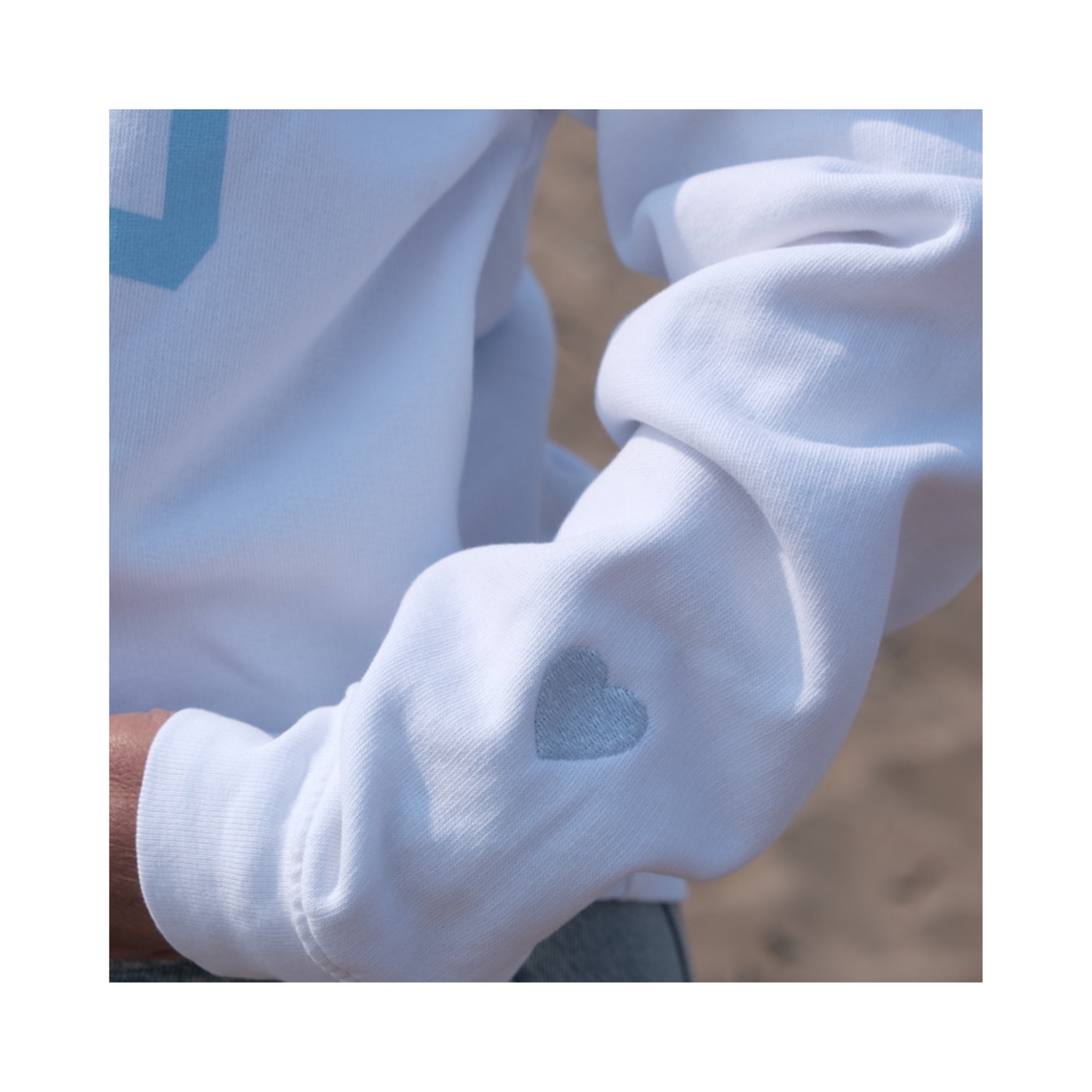 REIGNS white sweatshirt